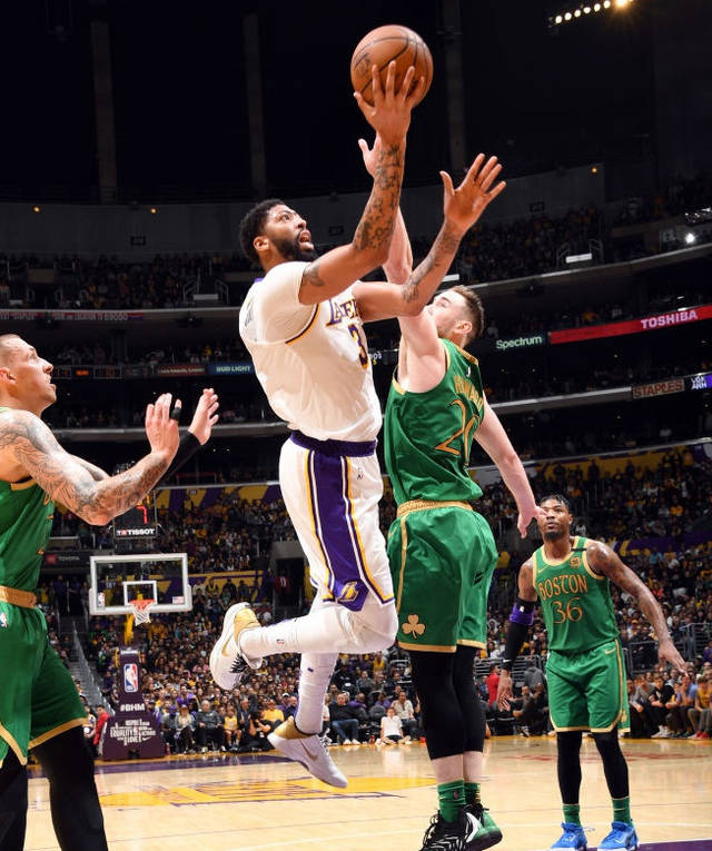 包含重磅！达拉斯独行侠转会期豪取连胜今晚巴黎圣日耳曼调整名单以备足总杯，皇家马德里围绕国王杯临场应变的词条