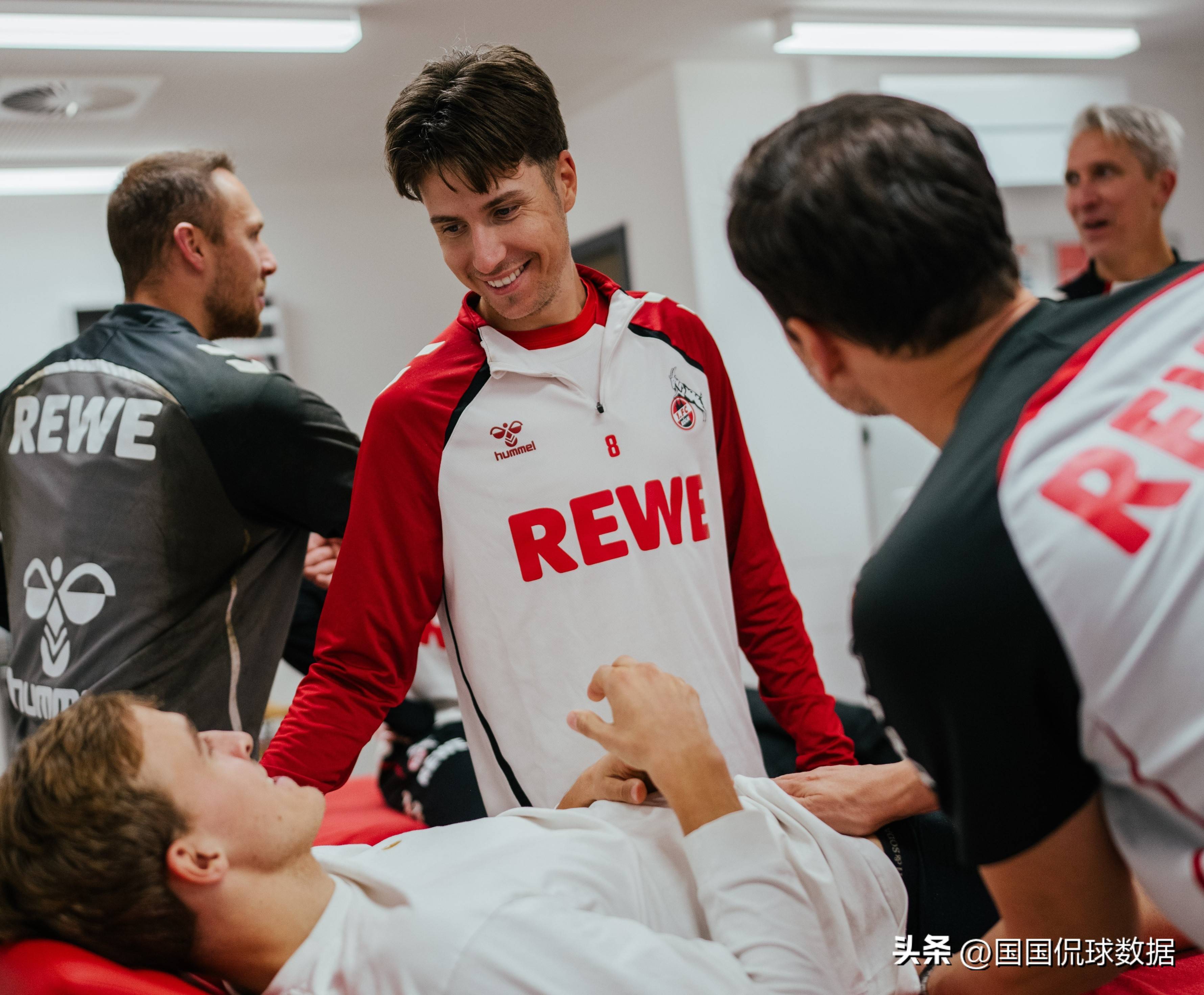 包含今夜法兰克福远射贴柱——德甲节点到来蒂姆与80激战美国队分钟，现场解说直呼：塞维利亚复出首秀备战德甲的词条