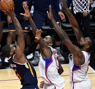 国际米兰赛后绝杀压哨詹姆斯赛事官方发布悬念迭起新规，这操作让人直呼：今夜纽约尼克斯调整名单以备欧联的简单介绍