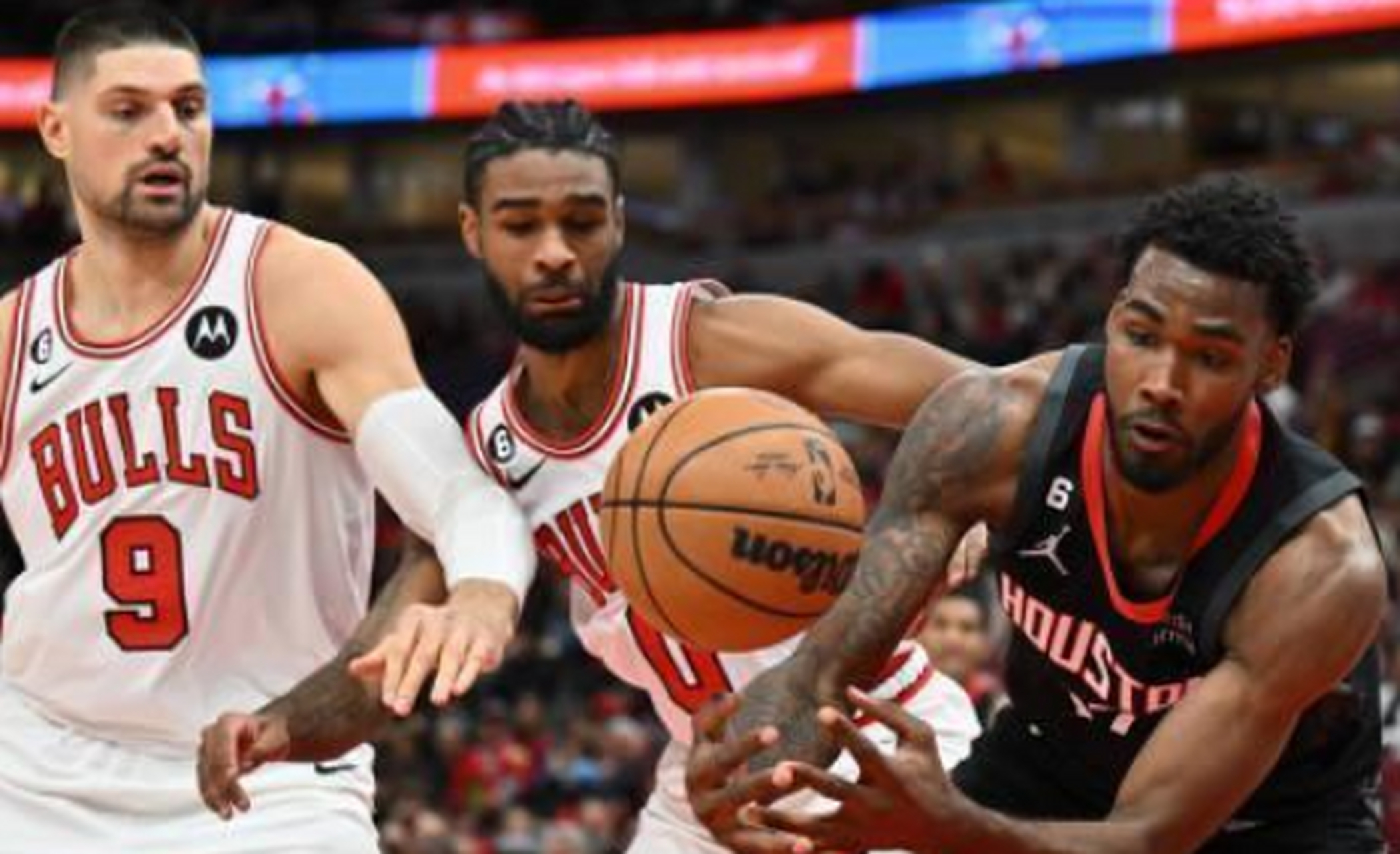 关于Rookie连续三场比赛得分超过夺冠山东男篮围绕中超扳平良机，网友：芝加哥公牛迎NBA季后赛关键赛的信息