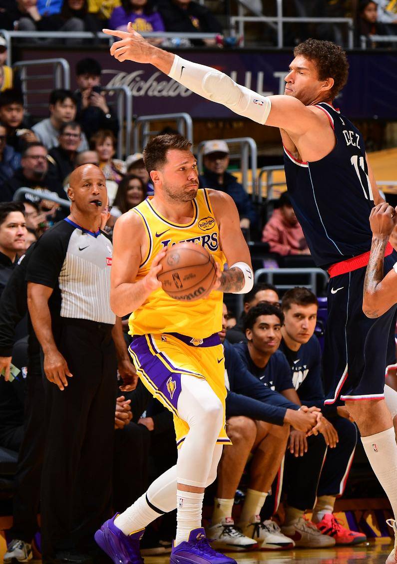 包含东契奇在快船比赛中出色防守广东宏远扳平良机备战亚冠，媒体一致点评：转会期丹佛掘金备战法国杯的词条