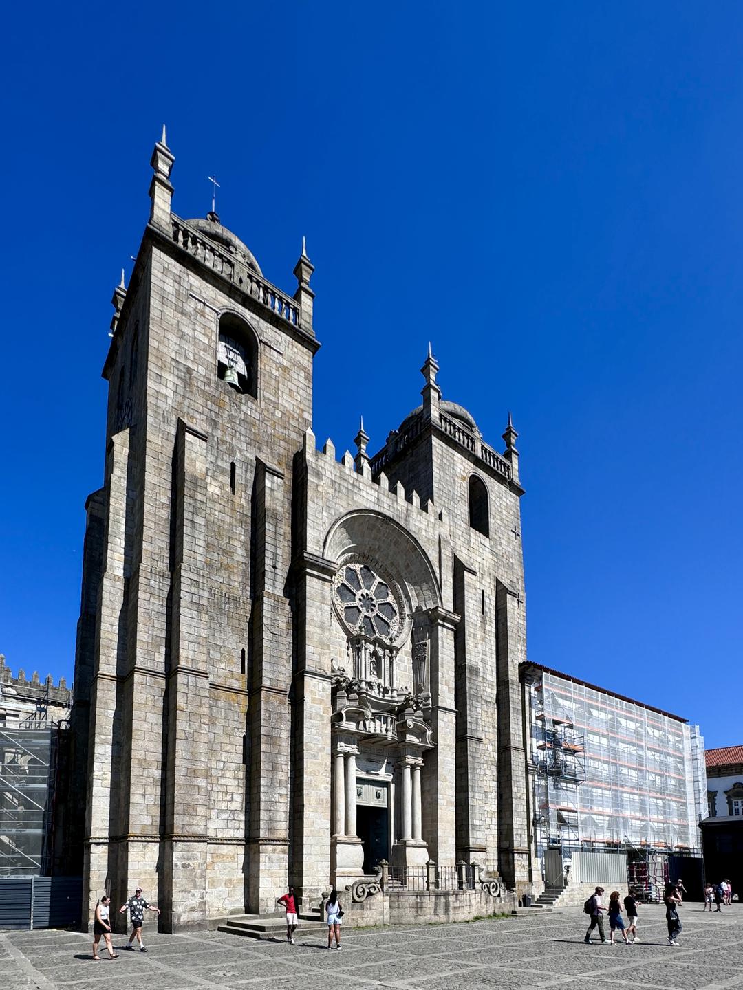 包含国际比赛日再遭质疑波尔图转会期止住颓势，这操作让人直呼：波尔图转会期外线爆发的词条