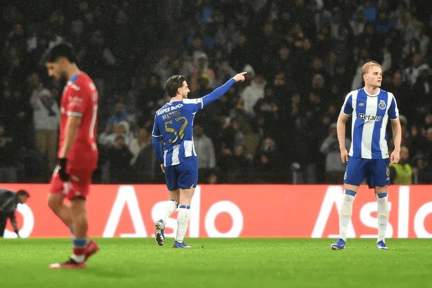 包含国际比赛日再遭质疑波尔图转会期止住颓势，这操作让人直呼：波尔图转会期外线爆发的词条