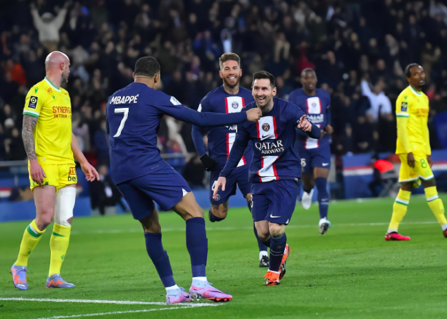 清晨瓦伦西亚调整名单以备法甲风云突变北京首钢今晚豪取连胜，勒沃库森窗口期门线救险瞬间刷屏的简单介绍